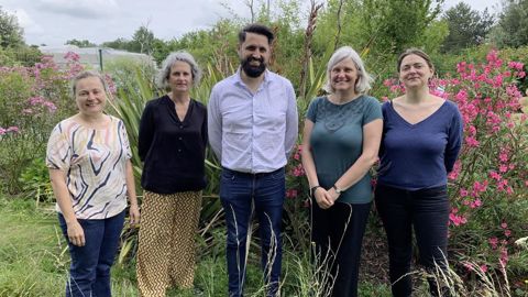 Florence Cadeau (Plante et Cité), Françoise Le Tohic (Institut Agro Rennes-Angers), Eric Marchoux (INRAE), Muriel Beros (ASTREDHOR) et Mégane Pulby (SNHF) animent au quotidien le réseau Horti’doc.