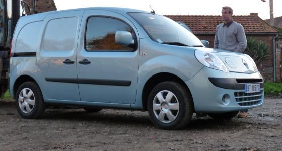 Kangoo ZE, A'Tension il débarque à la ferme!