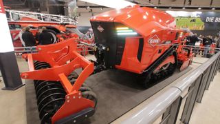 Kuhn a présenté le robot Karl lors d'Agritechnica 2023. C'est une solution de travail du sol autonome.