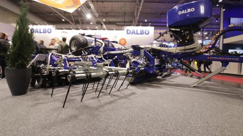 Dalbo introduit le Multiroll, un rouleau pouvant accueillir différents outils interchangeables.