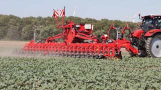 Väderstad introduit les Extract, une offre de bineuses portées et trainées de 6 à 12 m de largeur de travail.