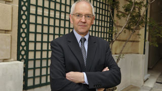 Christian Huyghe est directeur scientifique de l'agriculture à l'Institut national de recherche pour l’agriculture, l’alimentation et l’environnement (Inrae). Christian Huyghe est directeur scientifique de l'agriculture à l'Institut national de recherche pour l’agriculture, l’alimentation et l’environnement (Inrae).