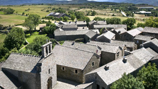 La Lozère, ici le village de La Garde-Guérin, est un département rural qui arrive à attirer de nouveaux habitants. La Lozère, ici le village de La Garde-Guérin, est un département rural qui arrive à attirer de nouveaux habitants.