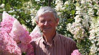 Pépiniériste, obtenteur, fondateur des Jardins des Renaudies, Jean Renault est décédé à 94 ans. Pépiniériste, obtenteur, fondateur des Jardins des Renaudies, Jean Renault est décédé à 94 ans.
