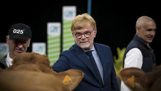 Marc Fesneau est reconduit au poste de ministre de l'Agriculture et de la Souveraineté alimentaire, dans le gouvernement Attal. Marc Fesneau est reconduit au poste de ministre de l'Agriculture et de la Souveraineté alimentaire, dans le gouvernement Attal.