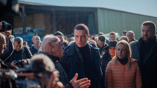 Jordan Bardella, le président du Rassemblement national, s'est rendu sur une exploitation laitière de Gironde. Jordan Bardella, le président du Rassemblement national, s'est rendu sur une exploitation laitière de Gironde.