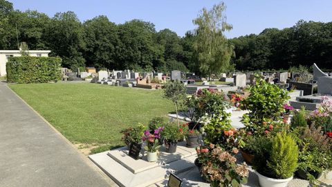 Le territoire français compte 40 302 cimetières, occupant plus de 20 000 ha, un potentiel de nature et un réservoir de biodiversité pour toutes les communes. Mais les contraintes sont importantes, témoignent les gestionnaires (photo d’archive).