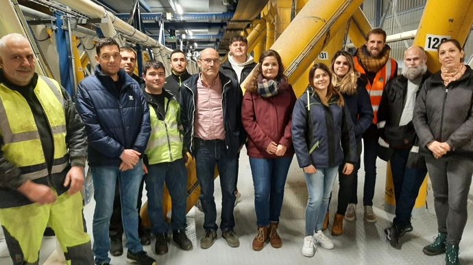 Le groupe ayant participé à la journée d’accueil de Comptoir agricole avec Mathieu Walter, responsable communication (gilet orange), lors de la visite du silo Silostra, à Strasbourg.