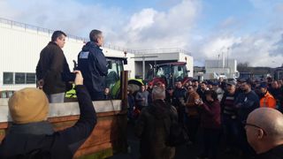 Les manifestations se sont succédé en j poanvierur faire pression sur Lactalis. Ici, Thierry Roquefeuil, président de la FNPL, à Domfront (Orne) le 24 janvier. Les manifestations se sont succédé en j poanvierur faire pression sur Lactalis. Ici, Thierry Roquefeuil, président de la FNPL, à Domfront (Orne) le 24 janvier.