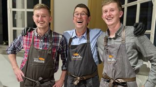L’objectif pour Louis, Roland et Elie Bulloz (de gauche à droite) est de vivre dignement de leur métier tout en bénéficiant du regard positif de leurs clients. L’objectif pour Louis, Roland et Elie Bulloz (de gauche à droite) est de vivre dignement de leur métier tout en bénéficiant du regard positif de leurs clients.