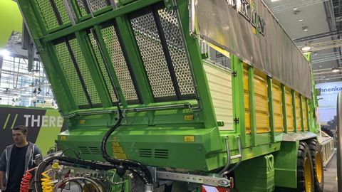 Les Silo-Space 2 reçoivent désormais des pare-chocs escamotables et voit ses feux repositionnés sur la porte afin d'empêcher la matière de se coincer lors des vidanges.