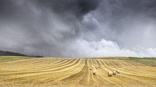 Météo-France prévoit un temps agité en France avec des giboulées, du froid et du vent dans les prochains jours. Météo-France prévoit un temps agité en France avec des giboulées, du froid et du vent dans les prochains jours.