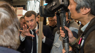 Emmanuel Macron renonce à son grand débat avec les agriculteurs et l'ensemble de la filière. Emmanuel Macron renonce à son grand débat avec les agriculteurs et l'ensemble de la filière.