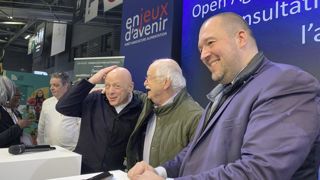 Au Salon de l'agriculture, le 25 février 2024, la consultation citoyenne sur l'éducation à l'alimentation reçoit la bénédiction de trois parrains prestigieux, Thierry Marx, Erik Orsenna et Guillaume Gomez. Au Salon de l'agriculture, le 25 février 2024, la consultation citoyenne sur l'éducation à l'alimentation reçoit la bénédiction de trois parrains prestigieux, Thierry Marx, Erik Orsenna et Guillaume Gomez.