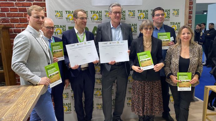 De gauche à droite, Étienne Mignot, ingénieur agronome chez Vivescia, Christian Huyghe, directeur scientifique agriculture à l'Inrae, Philippe Choquet, DG d'UniLaSalle, Christoph Büren, président du groupe Vivescia, Savine Oustrain, directrice recherche et innovation agronomique chez Vivescia, Michel-Pierre Faucon, directeur délégué à la recherche à UniLaSalle, et Valérie Frapier, directrice RSE et programme Transitions de Vivescia.