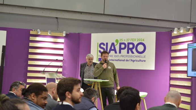 David Joulin, responsable du groupe technique Data de la Ferme digitale, lance le hackathon sur l'intelligence artificielle au Sia'Pro, lundi 26 février.