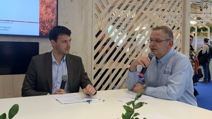 Grégoire Valet, responsable des filières durables chez Malteries Soufflet, et Philippe Vincent, directeur des filières chez Soufflet agriculture, vendredi 1er mars, au Sia.