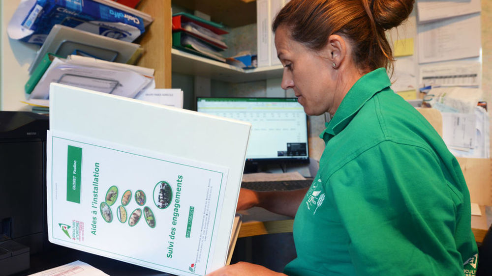 Le projet de loi d'orientation prévoit la création d'un guichet unique géré par les chambres d'agriculture pour accompagner les porteurs de projet à l'installation. Le projet de loi d'orientation prévoit la création d'un guichet unique géré par les chambres d'agriculture pour accompagner les porteurs de projet à l'installation.
