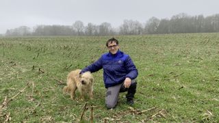 Christophe Cassoulong pratique le semis direct depuis quinze ans.