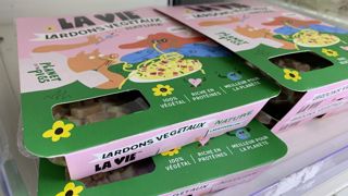 Trois fabricants français, La Vie, Happyvore et Umiami, déposent un recours contre le décret sur les dénominations animales des substituts végétaux. Trois fabricants français, La Vie, Happyvore et Umiami, déposent un recours contre le décret sur les dénominations animales des substituts végétaux.