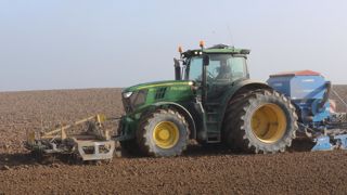 Les semis d’orge de printemps ont progressé puisqu’au 18 mars 2024, ils étaient réalisés sur 48 % des surfaces prévues, contre 39 % la semaine précédente. Les semis d’orge de printemps ont progressé puisqu’au 18 mars 2024, ils étaient réalisés sur 48 % des surfaces prévues, contre 39 % la semaine précédente.