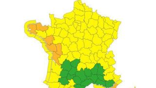 Sept départements sont placés en alerte orange. Des rafales de vents et des vagues sont attendues.