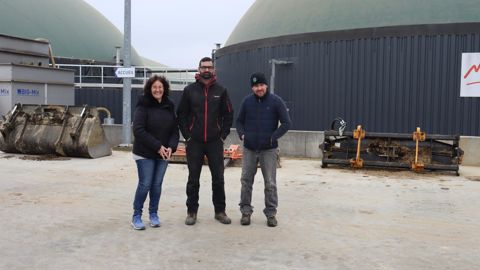 Mylène Arnaud (à gauche) et Sylvain Goubet (à droite) sont salariés en CDI par Seya Emploi et mis à la disposition de la SAS Méthavarèze, au sein de laquelle Guillaume Genin (au centre) est associé.