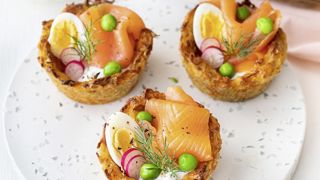 Nids de röstis à la truite fumée. Nids de röstis à la truite fumée.