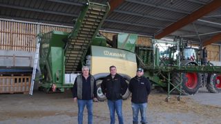 Philippe Gendron (à gauche) et son fils Gregory (au milieu) sont accompagnés d'Alexandre Muchin (à droite), le conducteur de la Premos.