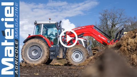 Le Massey Ferguson 6S.155 au chargeur et au labour Le Massey Ferguson 6S.155 au chargeur et au labour