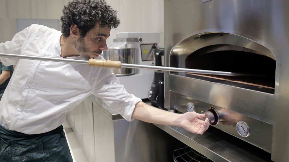 Bartolo Calderone, créateur de l'École professionnelle de pizza et panification de Bordeaux, est le coordinateur du mouvement Slow Bread en France.