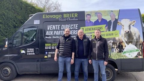 Nicolas, Yves et Benoît Brier sont à la tête d'un atelier d'engraissement de 440 places, principalement en race charolaise.