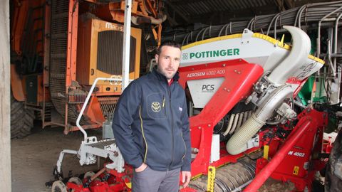 Entrepreneur de travaux agricoles dans les Côtes-d’Armor, Frédéric Hervé sème chaque année environ 200 ha de céréales à l’automne et 140 ha de maïs au printemps avec le même semoir.
