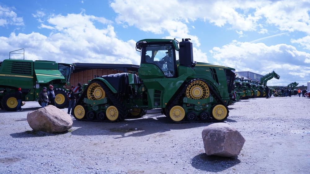 L’ensemble de la gamme de tracteurs John Deere était aligné avec, en tête, le 9RX 640 qui n'a pas manqué d’impressionner les visiteurs.