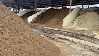 Afaïa mène un travail de recensement et de caractérisation des différentes matières premières existantes, avant de mesurer leur impact environnemental (empreinte carbone et analyse de cycle de vie).