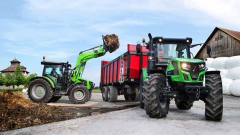 La cabine à quatre montants de la Série 5 Keyline offre une visibilité panoramique facilitant notamment les travaux de manutention à l'aide du chargeur frontal. La cabine à quatre montants de la Série 5 Keyline offre une visibilité panoramique facilitant notamment les travaux de manutention à l'aide du chargeur frontal.