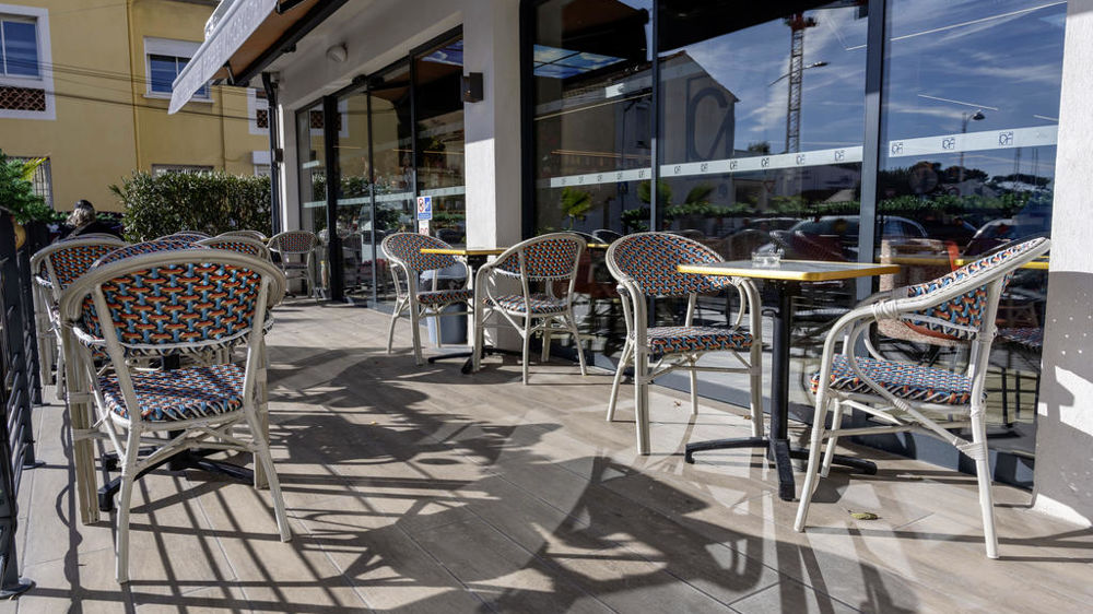 Terrasse de L'Incontournable à Carry-le-Rouet (13) par Ligne Vauzelle.