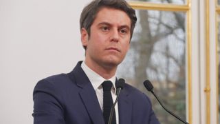 Gabriel Attal est en déplacement sur une exploitation maraîchère dans la Manche ce 27 avril 2024.