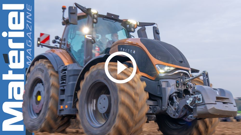Le Valtra S416 en action au déchaumage et au transport dans l'Oise Le Valtra S416 en action au déchaumage et au transport dans l'Oise