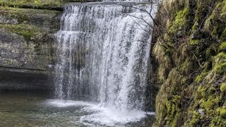 Les cascades du Hérisson s'étendent sur une dizaine de kilomètres dans la commune de Menétrux-en-Joux, dans le Jura. Les cascades du Hérisson s'étendent sur une dizaine de kilomètres dans la commune de Menétrux-en-Joux, dans le Jura.