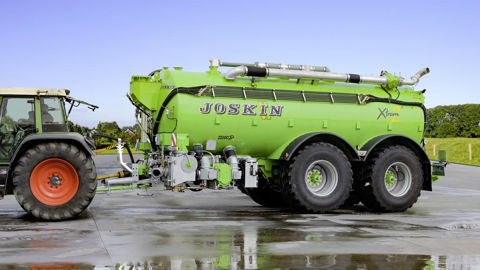 La tonne à lisier X-Trem2 22000 DXT de Joskin peut recevoir des pneumatiques en 42.