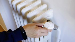 Le chèque énergie peut s’utiliser pour le paiement des factures d’énergie (électricité, gaz, chaleur, fioul domestique, bois…) et certains travaux énergétiques. Le chèque énergie peut s’utiliser pour le paiement des factures d’énergie (électricité, gaz, chaleur, fioul domestique, bois…) et certains travaux énergétiques.