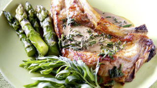 Côtes de veau à la crème d’estragon. Côtes de veau à la crème d’estragon.