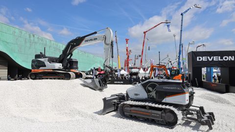 Le salon a présenté des technologies prometteuses, avec des machines autonomes et intelligentes, à l’image de la série Concept-X 2.0 du constructeur Develon comprenant une pelle sur chenilles et un bulldozer. Le salon a présenté des technologies prometteuses, avec des machines autonomes et intelligentes, à l’image de la série Concept-X 2.0 du constructeur Develon comprenant une pelle sur chenilles et un bulldozer.
