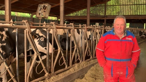 Vincente Arbisua éleveur de vaches laitières en Espagne.
