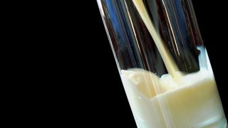 La pasteurisation du lait permet de détruire quasiment toute trace du virus. La pasteurisation du lait permet de détruire quasiment toute trace du virus.