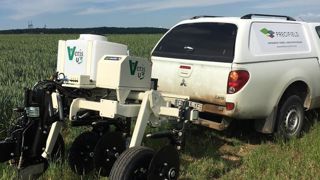 L'ensemble d'analyse, une fois au champ, travaille à une vitesse située entre 5 et 10 km/h.