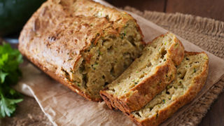 Cake aux courgettes et au chèvre. Cake aux courgettes et au chèvre.