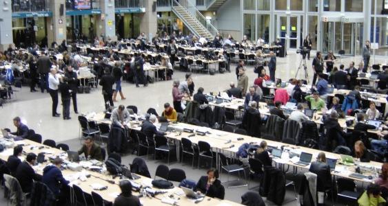 Salle de presse au Conseil européen. Les journalistes sont à l'affut de la moindre rumeur sur l'évolution des négociations budgétaires