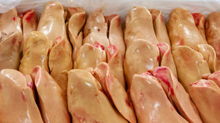 Le parti travailliste, favori des prochaines élections, prévoit d'interdire l'importation de foie gras au Royaume-Uni. Le parti travailliste, favori des prochaines élections, prévoit d'interdire l'importation de foie gras au Royaume-Uni.